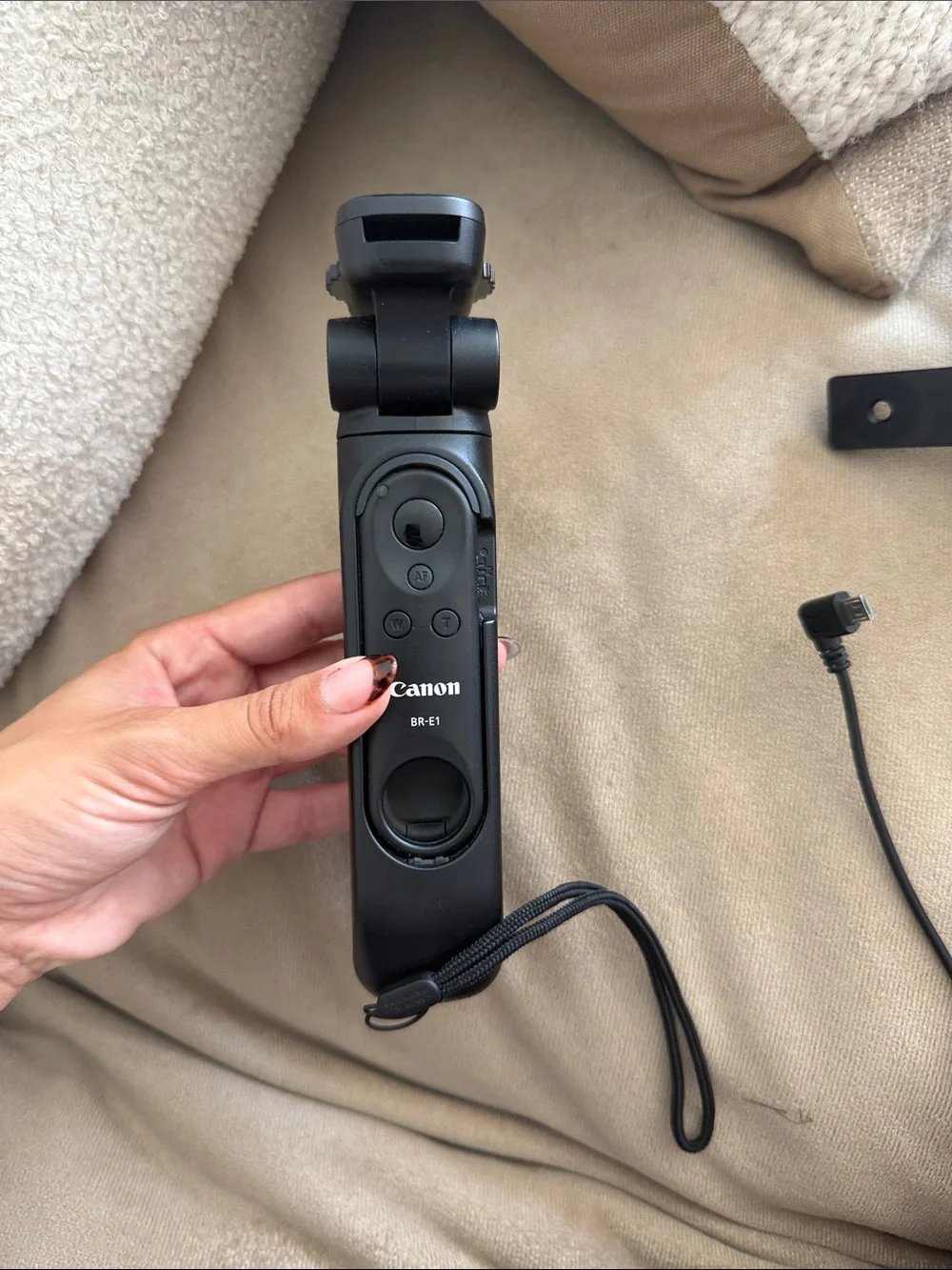 Canon HG-100TBR TRIPOD GRIP & Wireless Remote Shutter with Wrist Strap